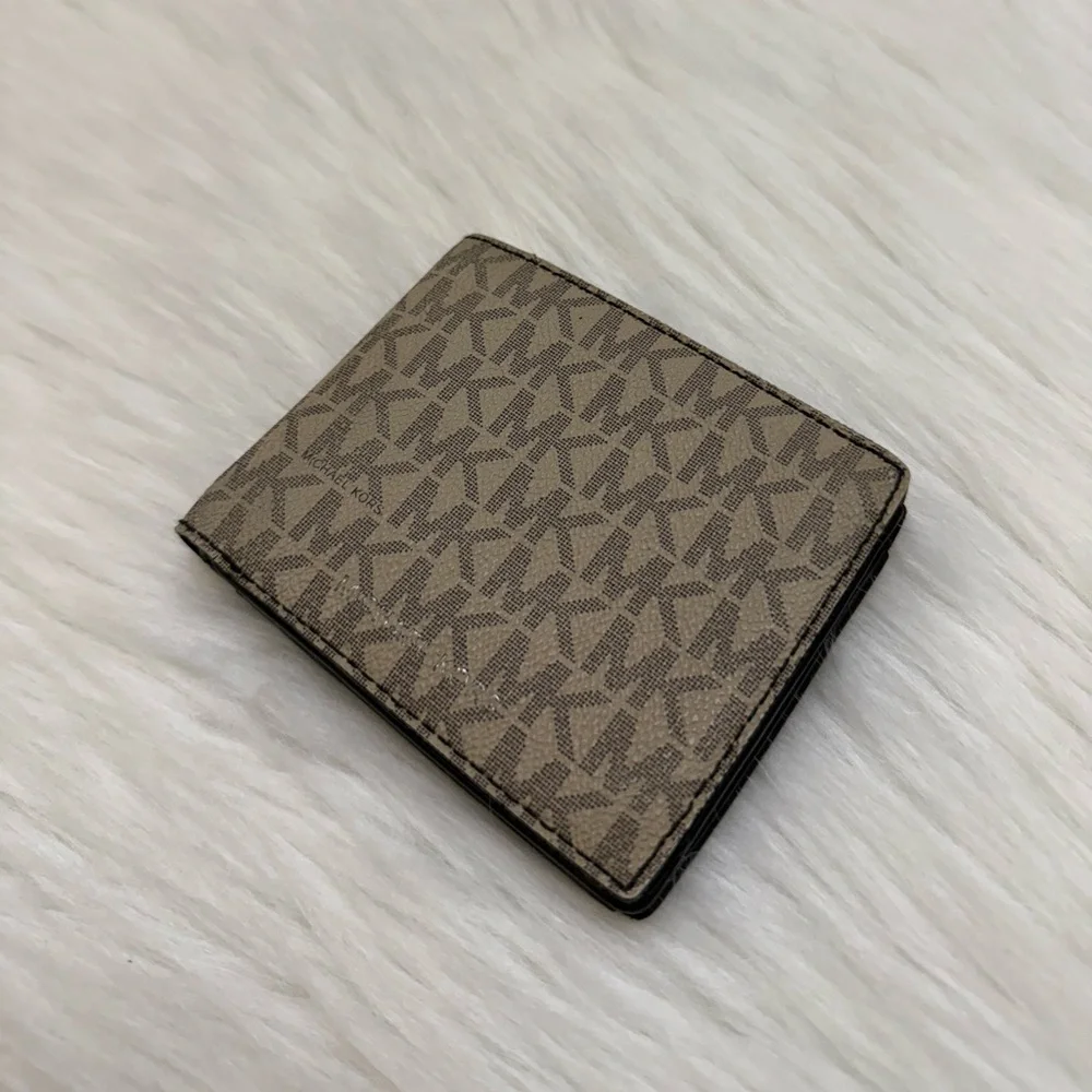 MICHAEL KORS - BLACK GREY TAN MONOGRAM SAFFIANO LEATHER BIFOLD WALLET